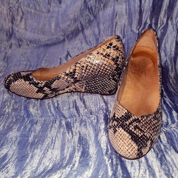 vionic antonia womens leather wedge